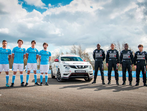 Estrellas de fútbol se convierten en pilotos de carreras de la mano de Nissan
