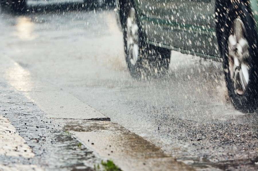 Cómo conducir con lluvia de forma segura