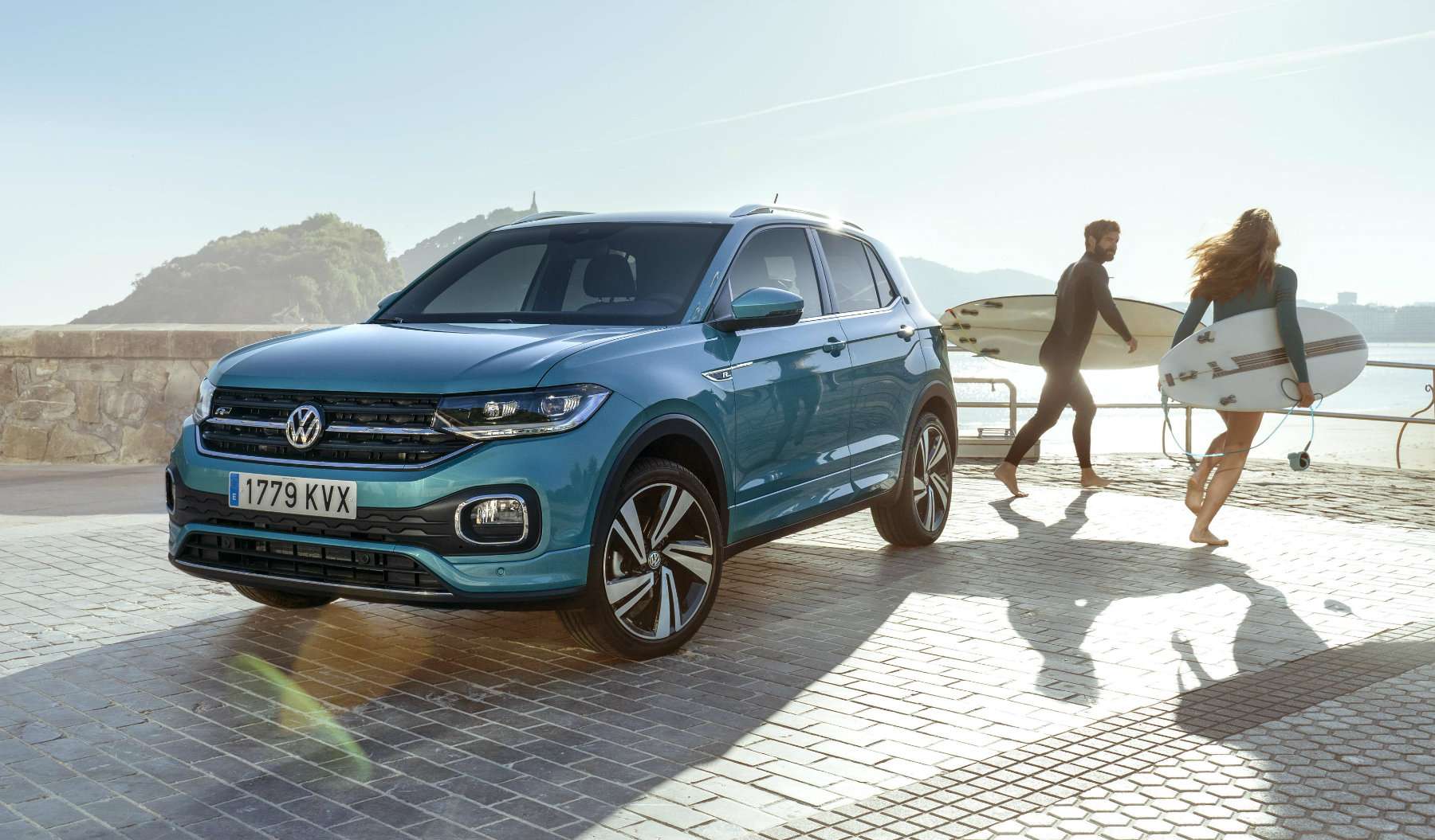 Volkswagen presenta el T-Cross, un nuevo SUV urbano, en su fábrica de Navarra