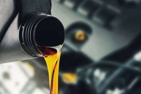 ¿Por qué un coche consume aceite?
