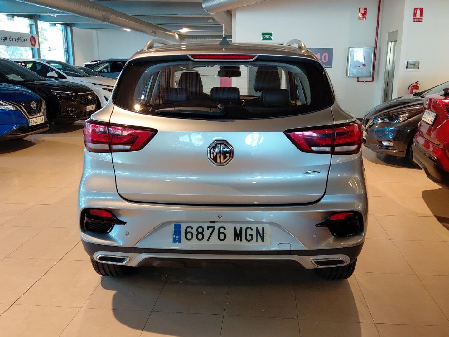 Vehicle image 10