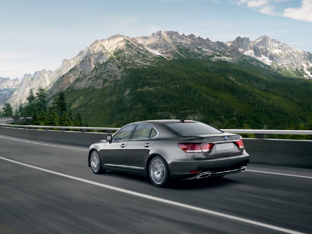 Lexus LS 500h AWD