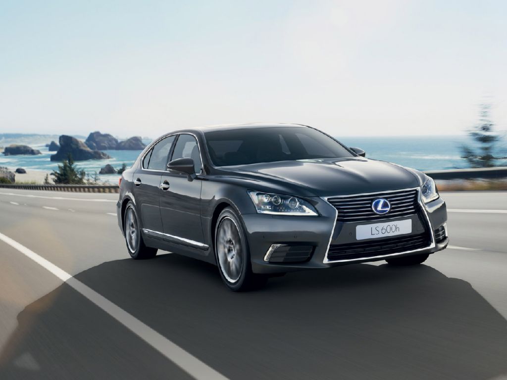 Lexus LS 500h AWD