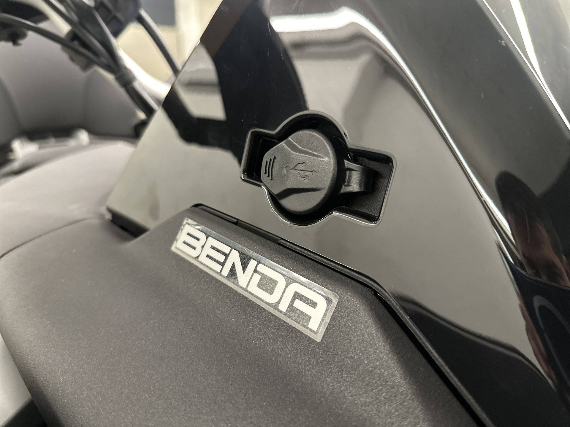 Benda Redstone 1000 R2 + EPS (T3-ROMA)