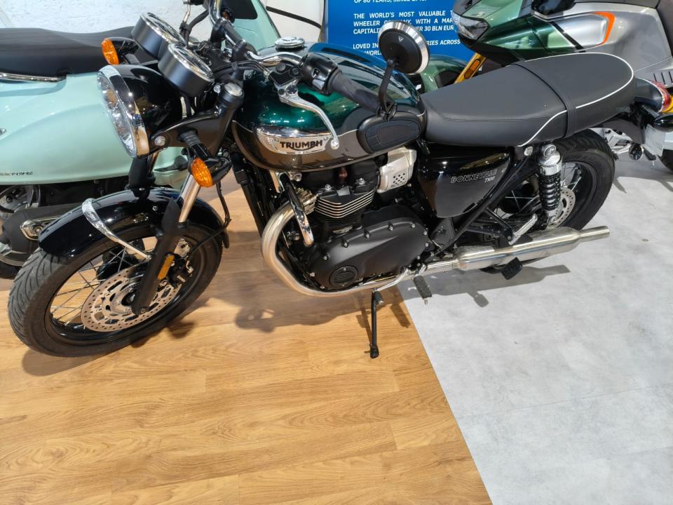 Triumph BONNEVILLE T100