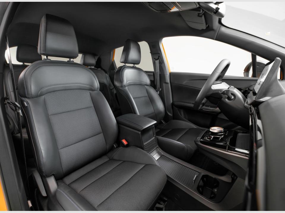 MG  64kWh Luxury