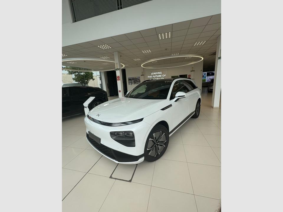 Xpeng G9