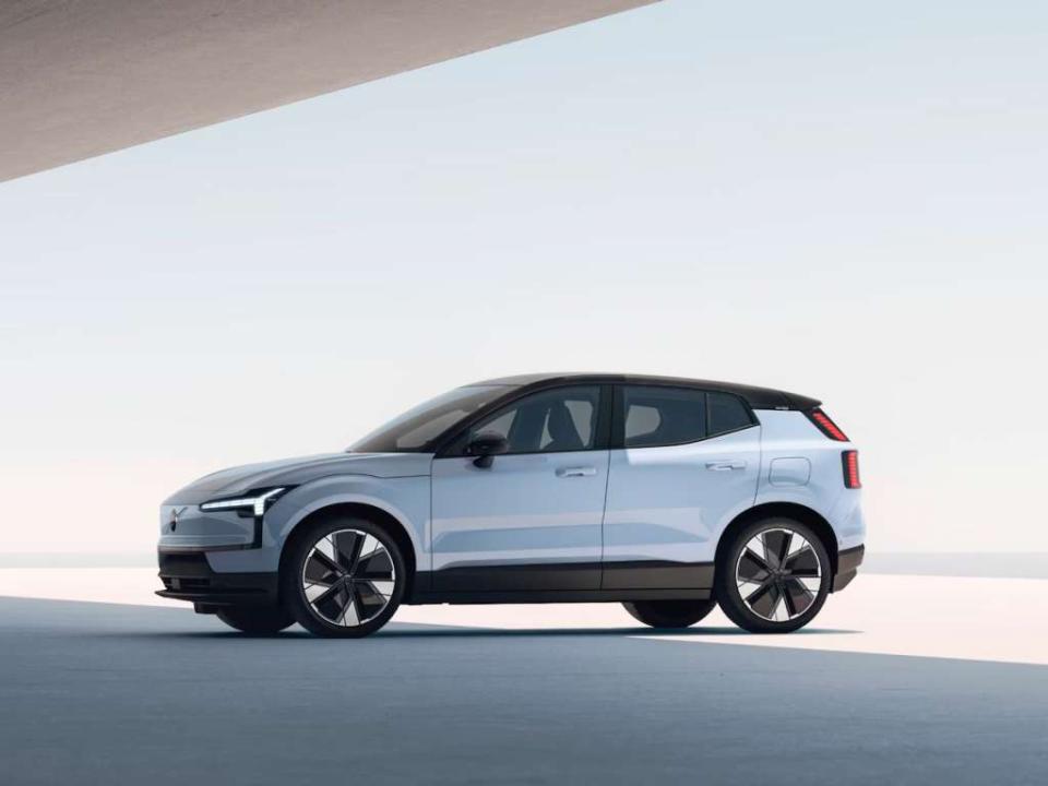 Volvo EX30 Single Motor Extended Range Core Auto