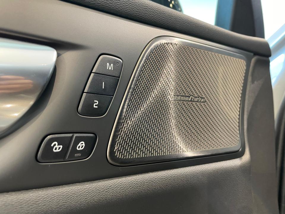 Volvo V60 2.0 B4 P PLUS DARK AUTO 197 5P