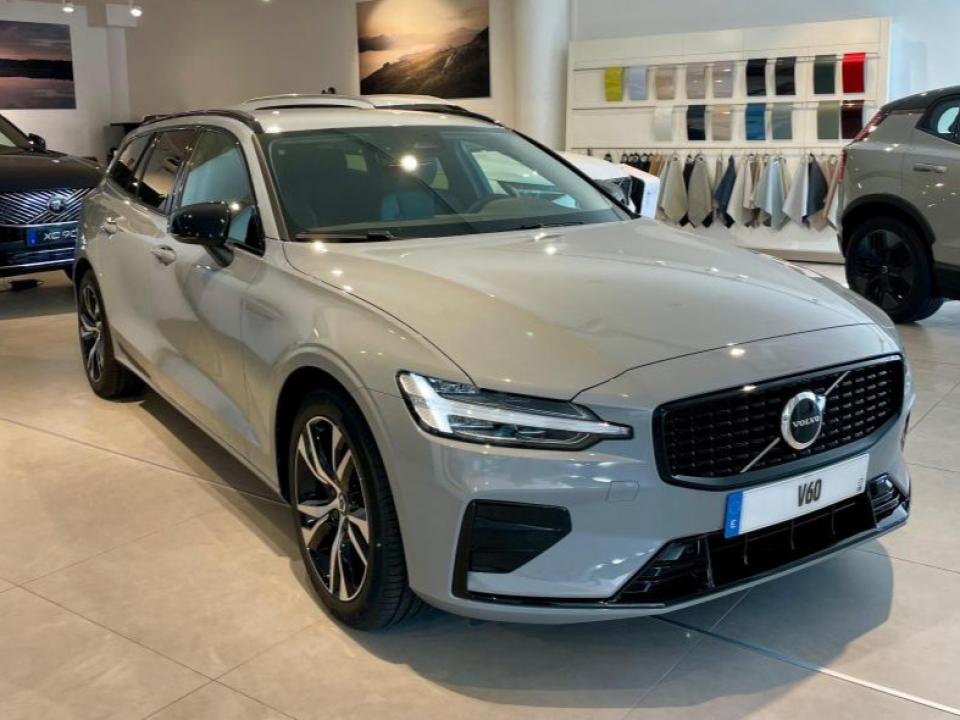 Volvo V60 2.0 B4 P PLUS DARK AUTO 197 5P