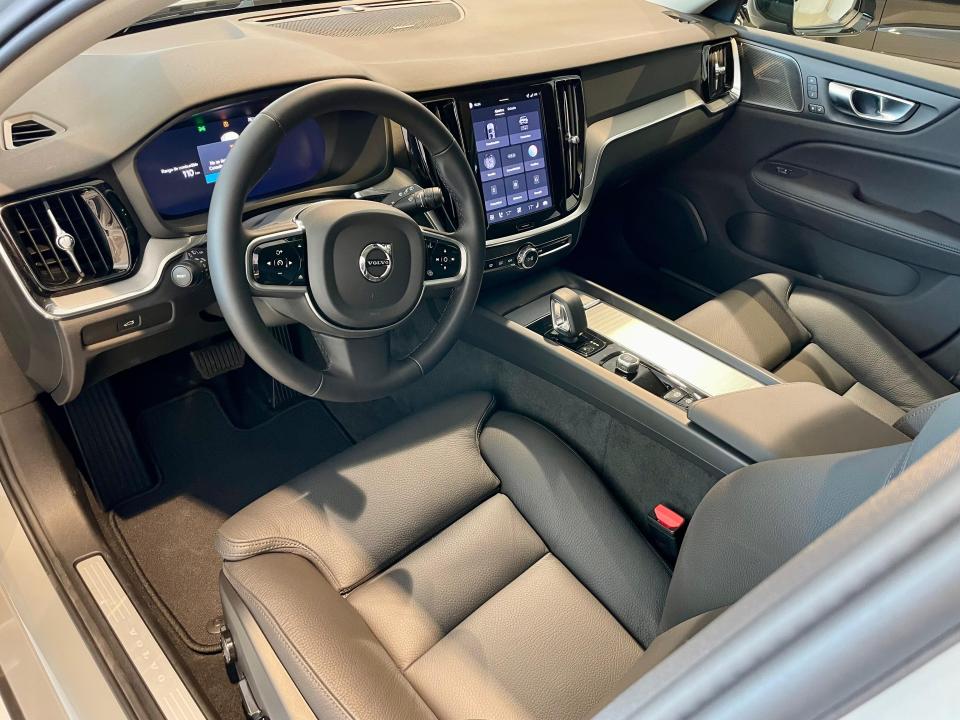 Volvo V60 2.0 B4 P PLUS DARK AUTO 197 5P