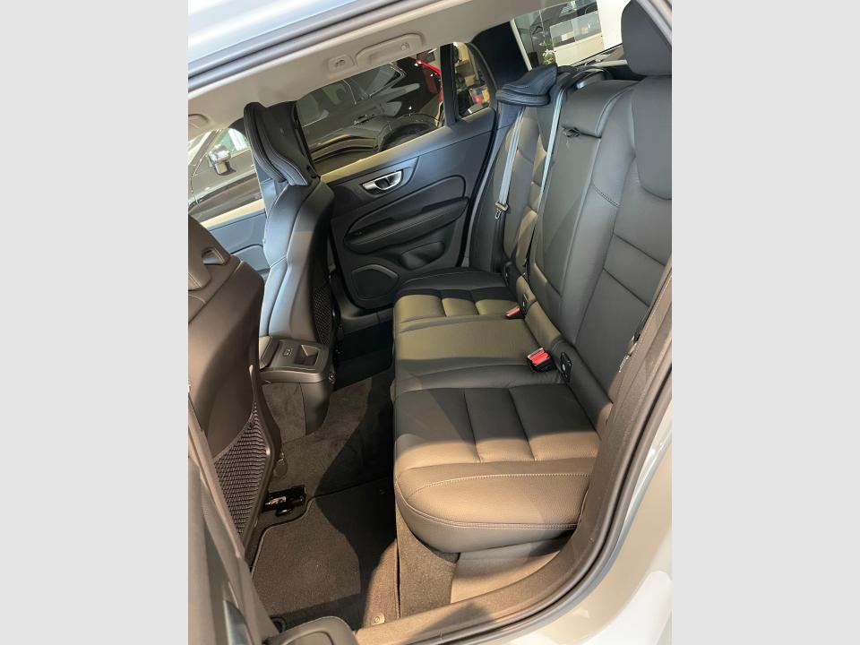 Volvo V60 2.0 B4 P PLUS DARK AUTO 197 5P