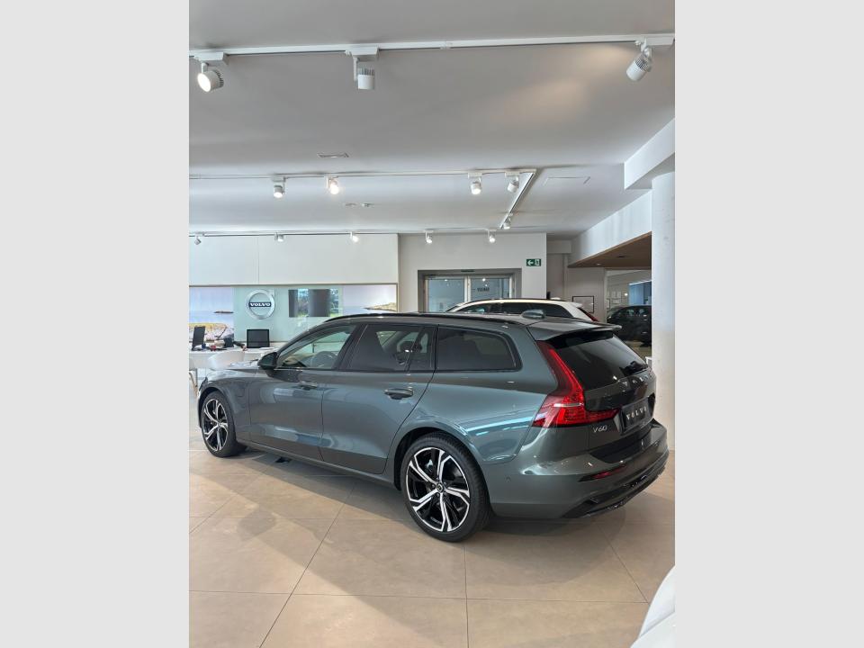 Volvo V60 2.0 T6 PHEV PLUS DARK AUTO 4WD 350 5P