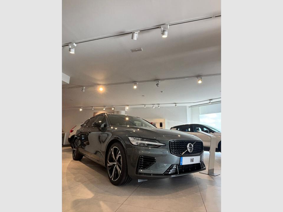 Volvo V60 2.0 T6 PHEV PLUS DARK AUTO 4WD 350 5P