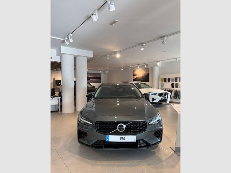 Volvo V60 2.0 T6 PHEV PLUS DARK AUTO 4WD 350 5P