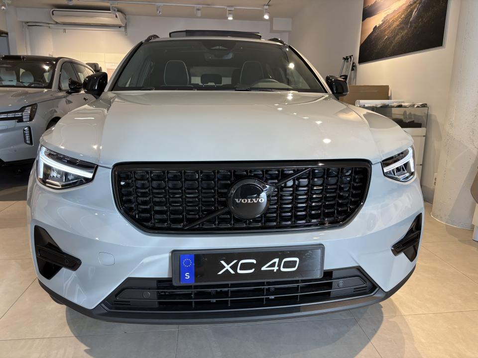 Volvo XC40 2.0 B4 MHEV BLACK EDITION PLUS DCT 197 5P