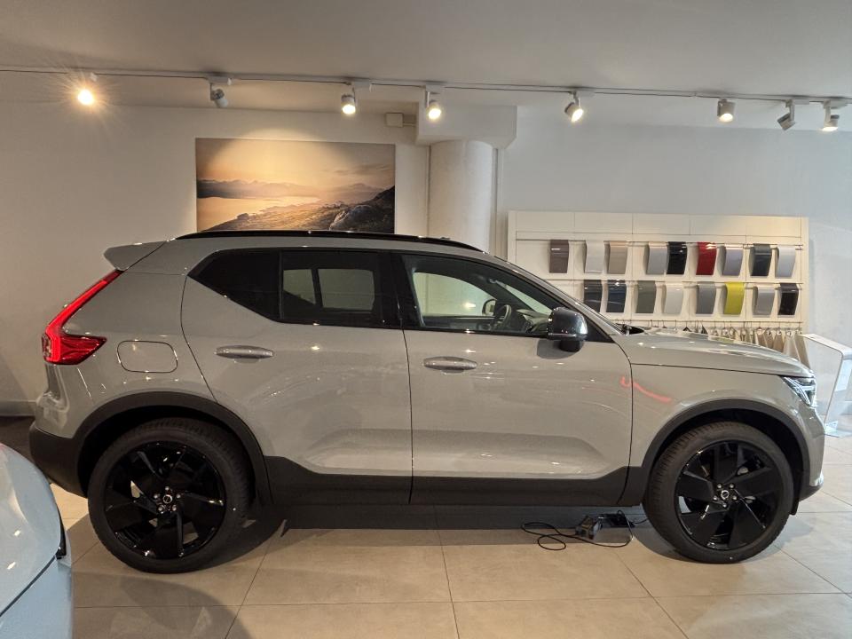 Volvo XC40 2.0 B4 MHEV BLACK EDITION PLUS DCT 197 5P
