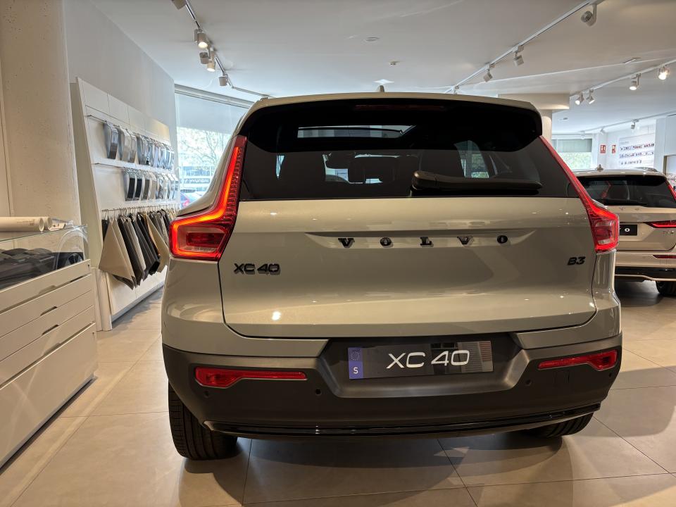 Volvo XC40 2.0 B4 MHEV BLACK EDITION PLUS DCT 197 5P