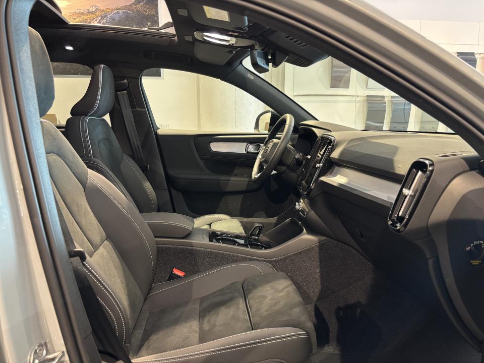 Volvo XC40 2.0 B4 MHEV BLACK EDITION PLUS DCT 197 5P