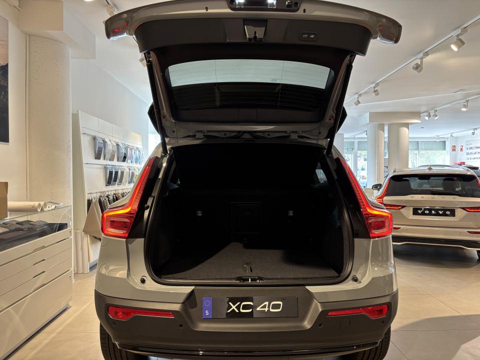 Volvo XC40 2.0 B4 MHEV BLACK EDITION PLUS DCT 197 5P