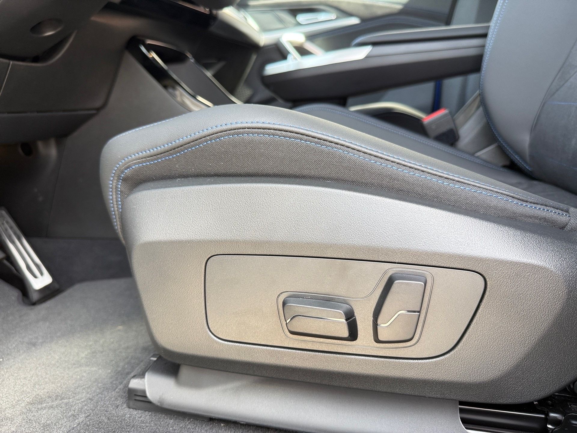 BMW iX2 eDrive20 — photo 3