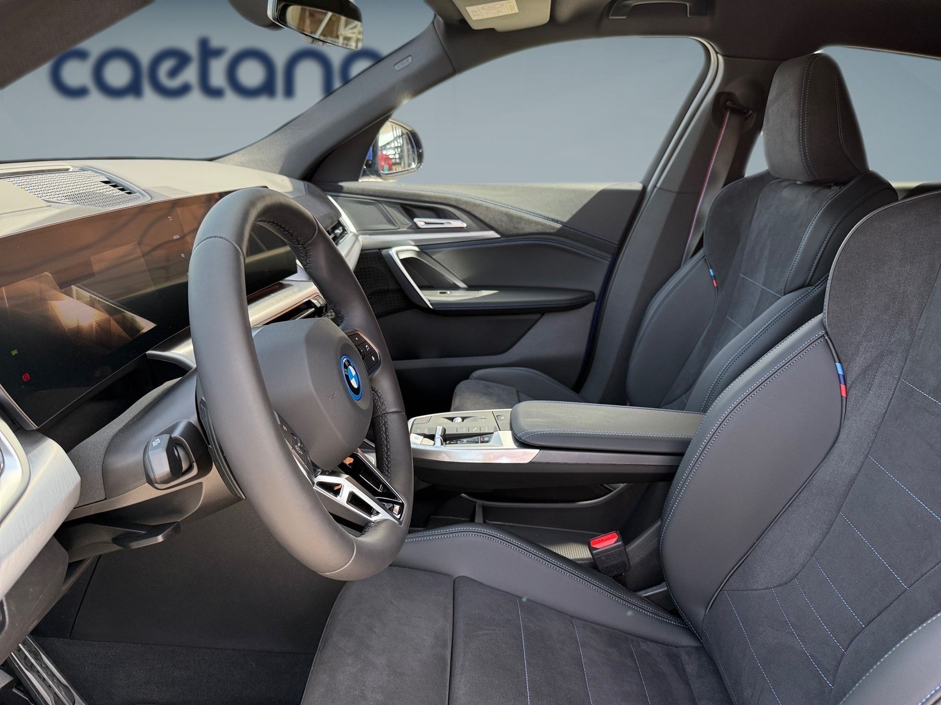 BMW iX2 eDrive20 — photo 4