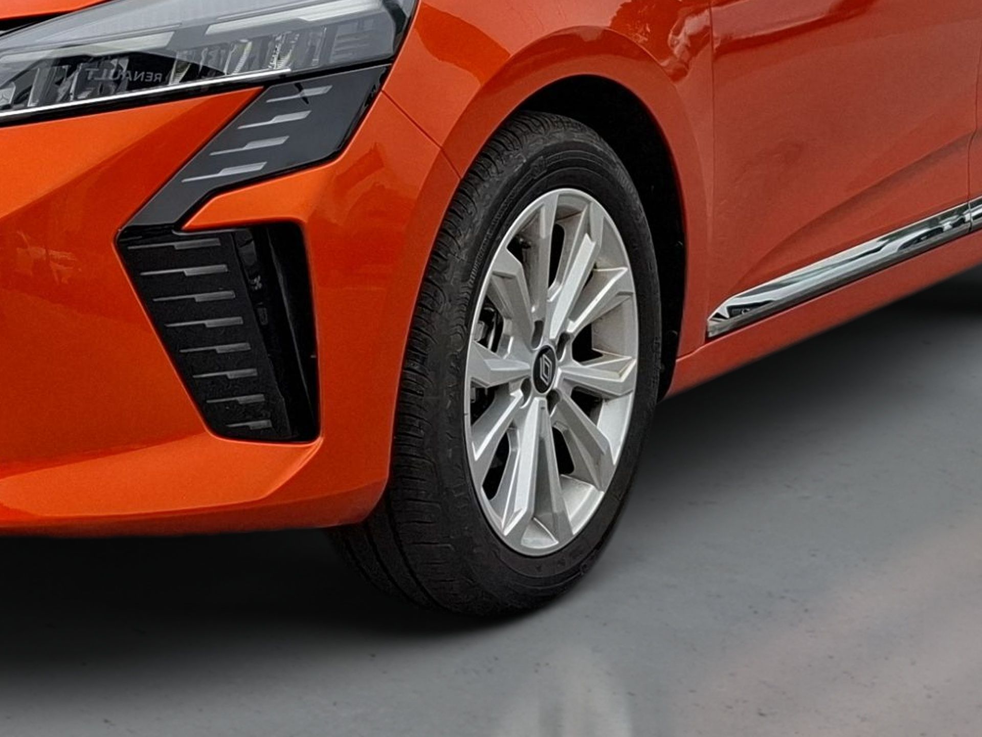 Renault Clio TCe 100 Bi-Fuel Evolution — photo 3