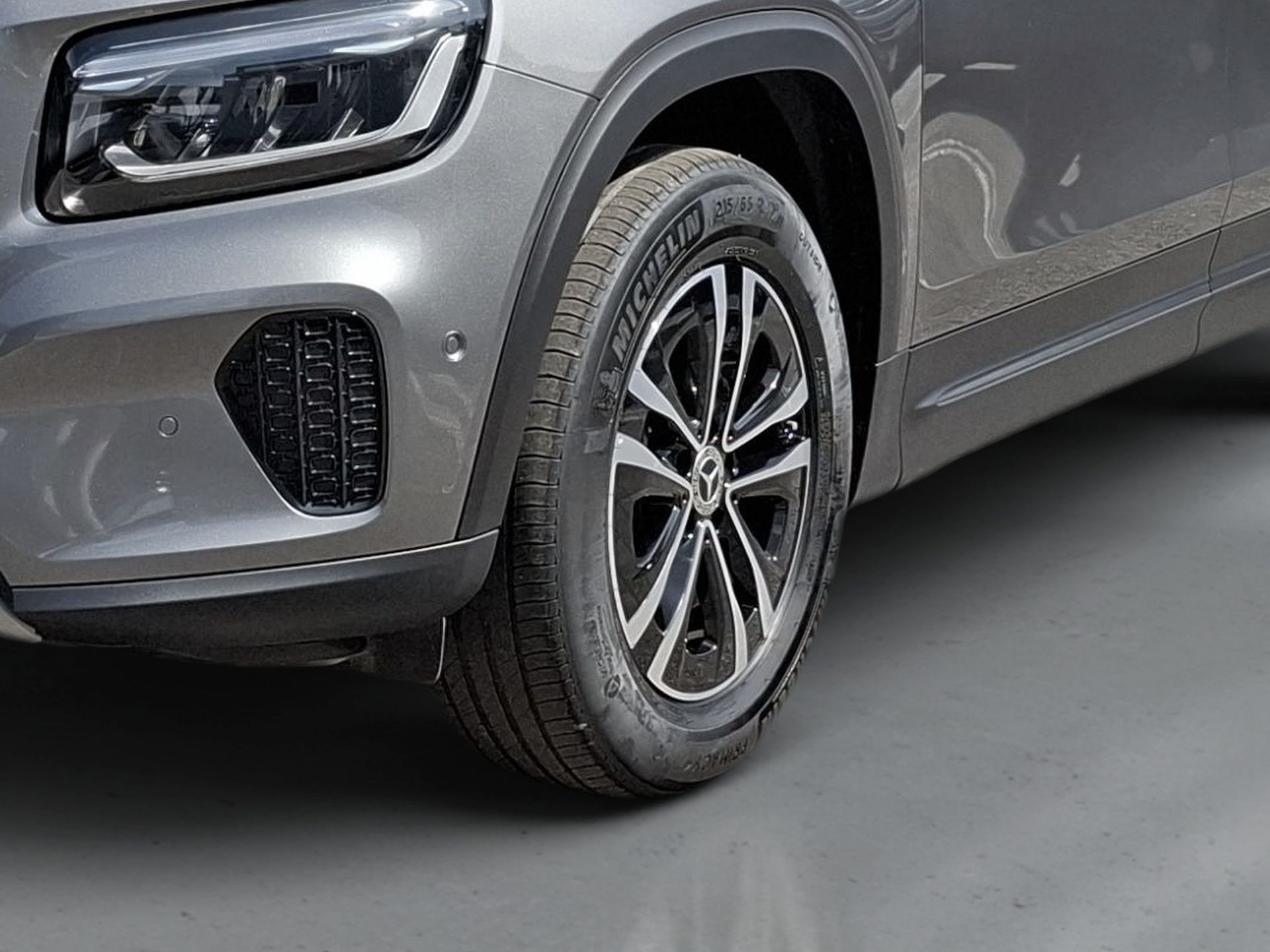Mercedes-Benz GLB GLB 180 d Auto — photo 2