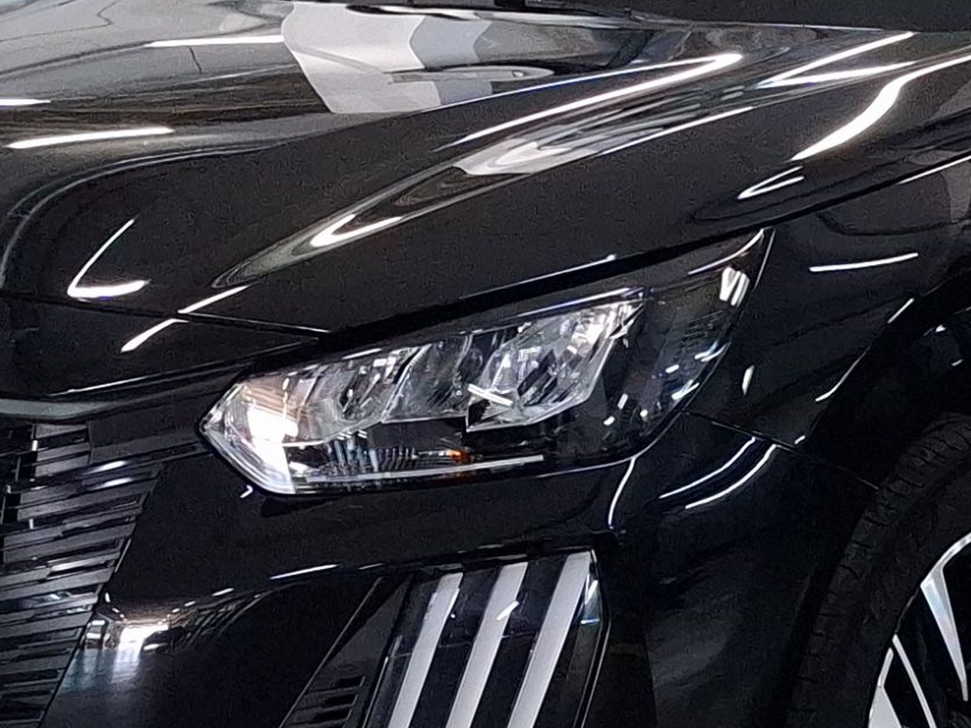 Peugeot 208 Hybrid 100 e-DCS6 Allure — photo 5
