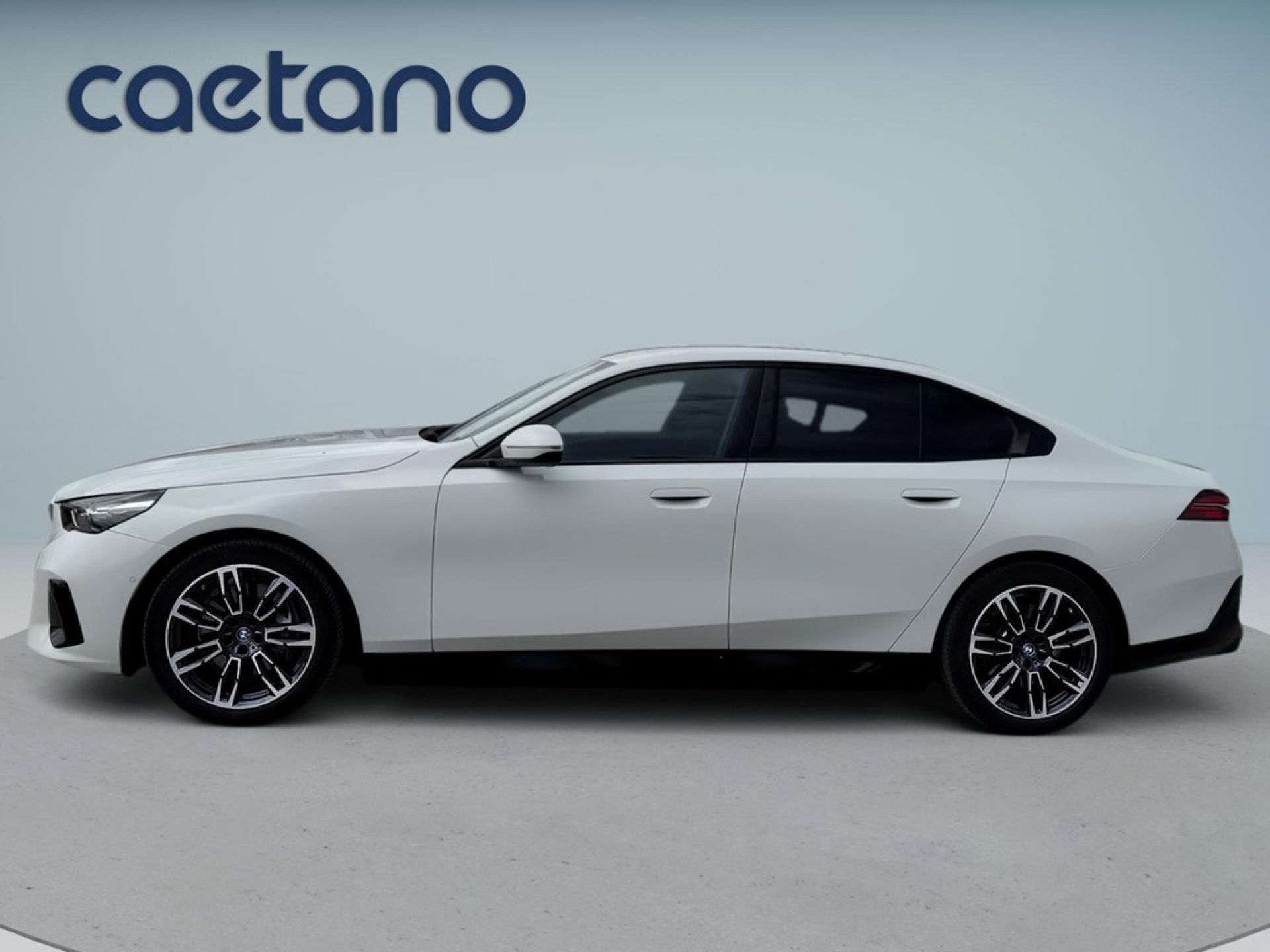 BMW i5 eDrive40 — photo 3