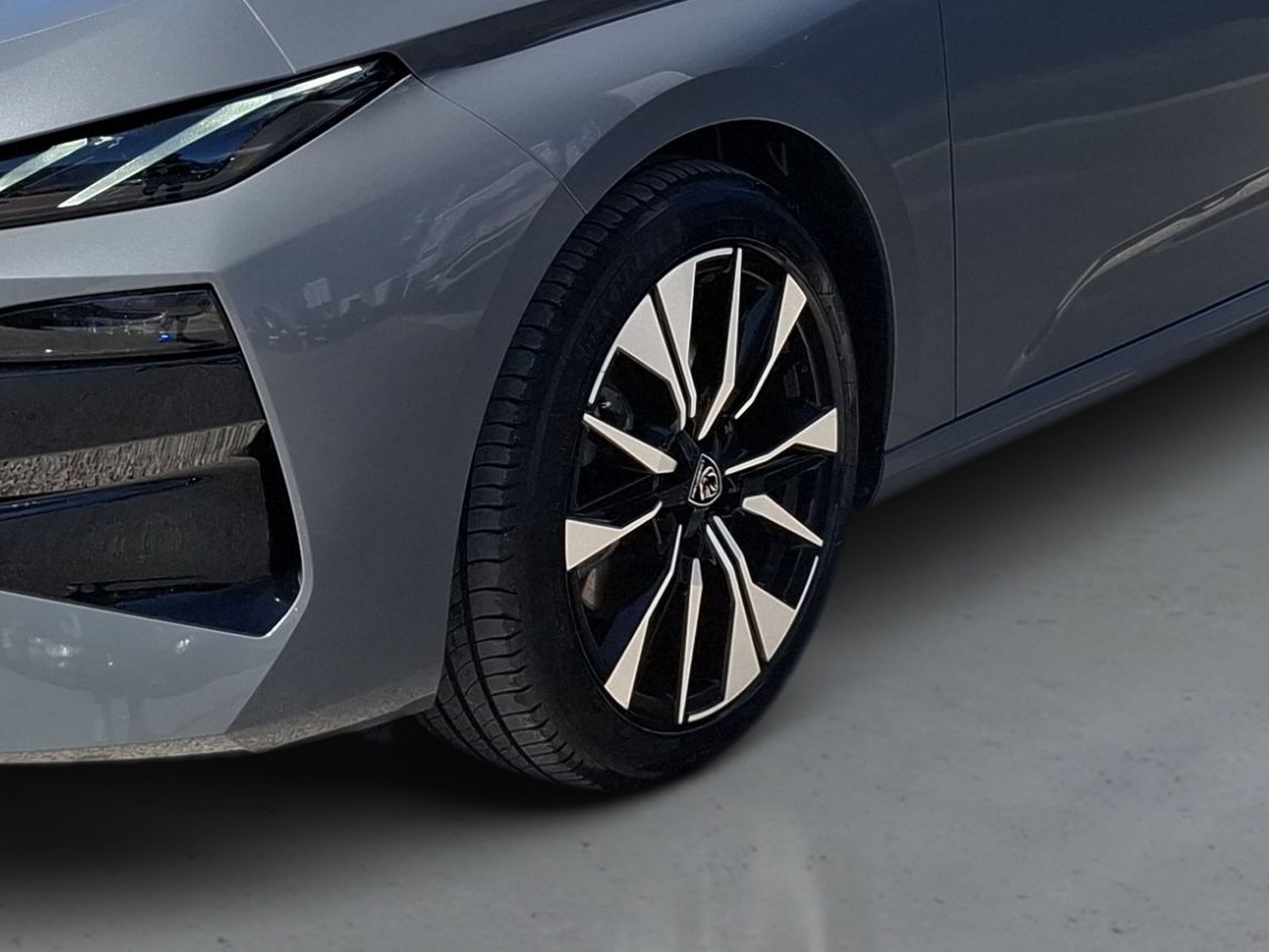 Peugeot 308 SW SW Allure 1.2 Hybrid 145cv e-DCS6 — photo 4