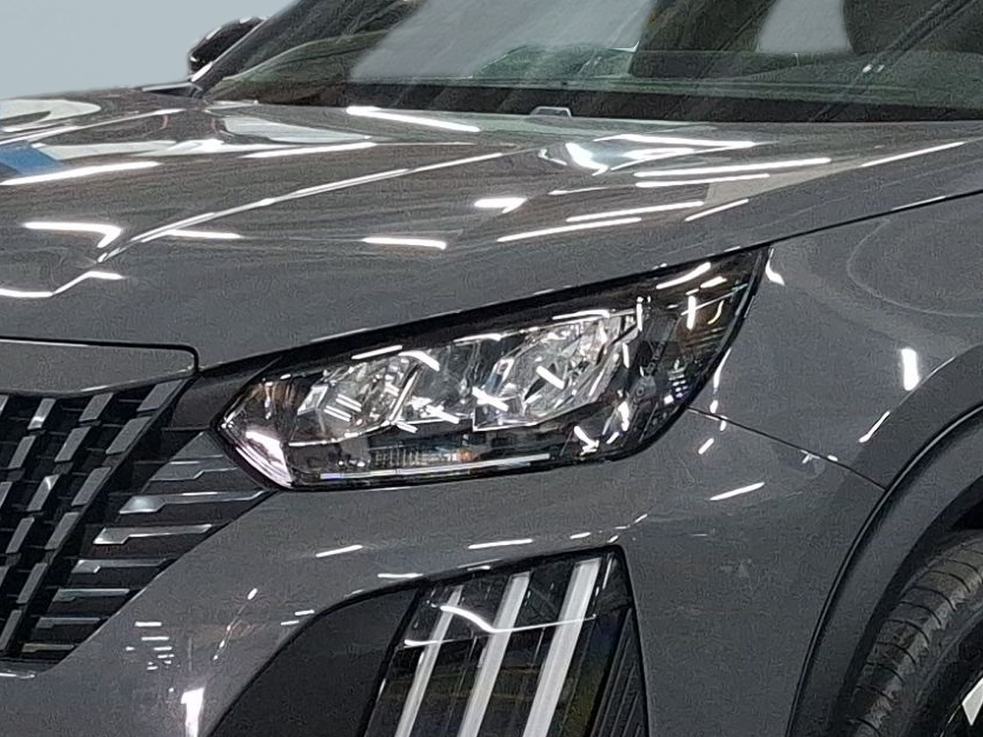 Peugeot E-2008 156 cv - Bateria 54 kWh Allure — photo 2