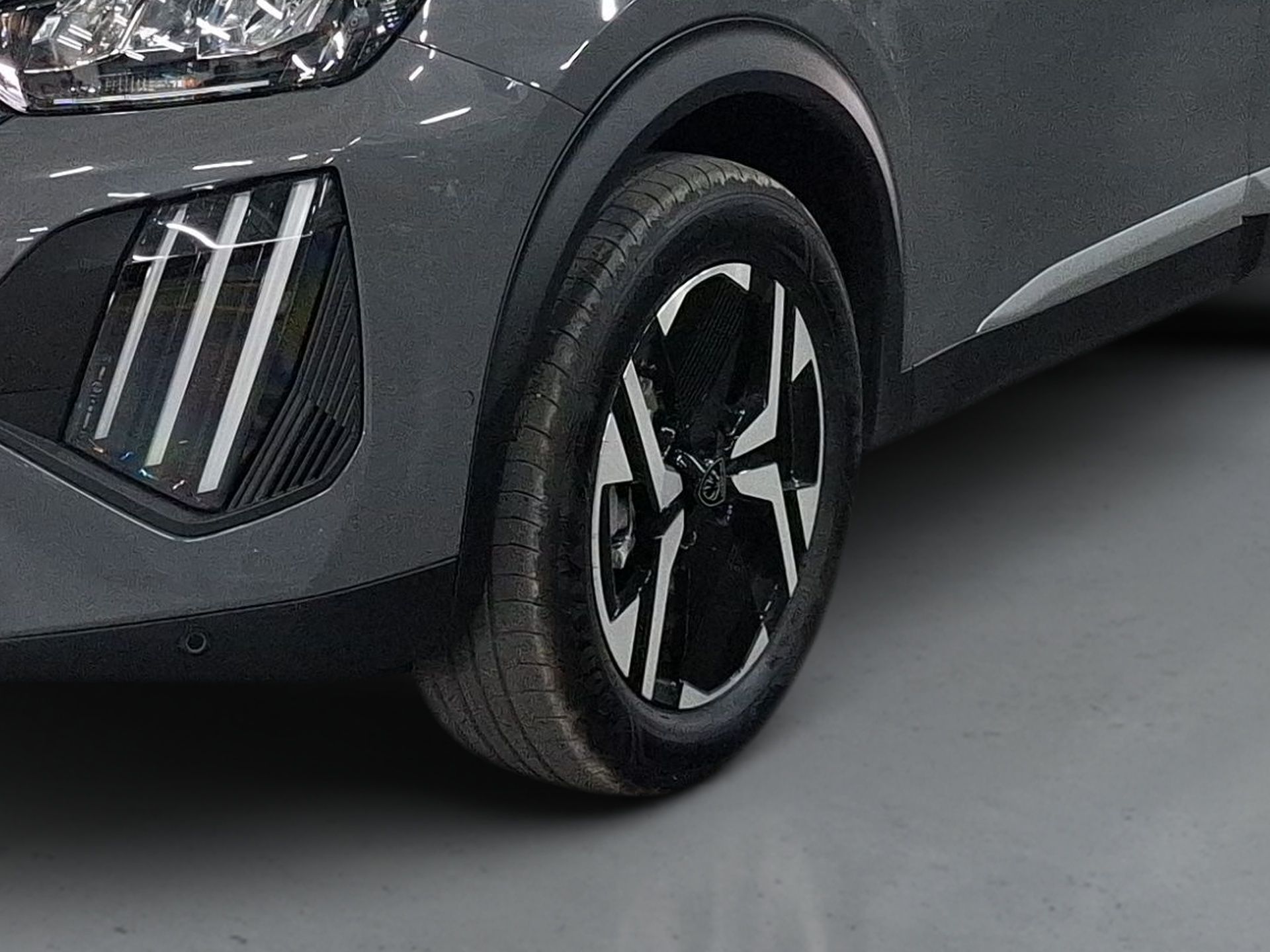Peugeot E-2008 156 cv - Bateria 54 kWh Allure — photo 5