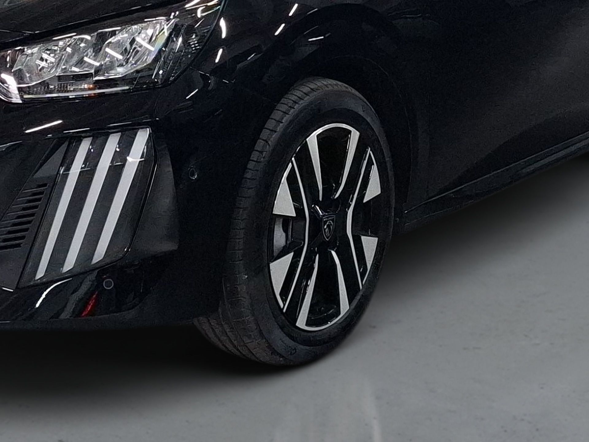 Peugeot 208 1.2 100 cv Allure CVM6 — photo 3