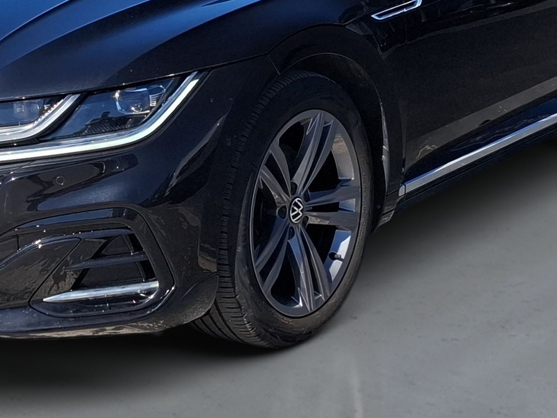 Volkswagen Arteon 2.0 TDI 150cv R-Line DSG — photo 2