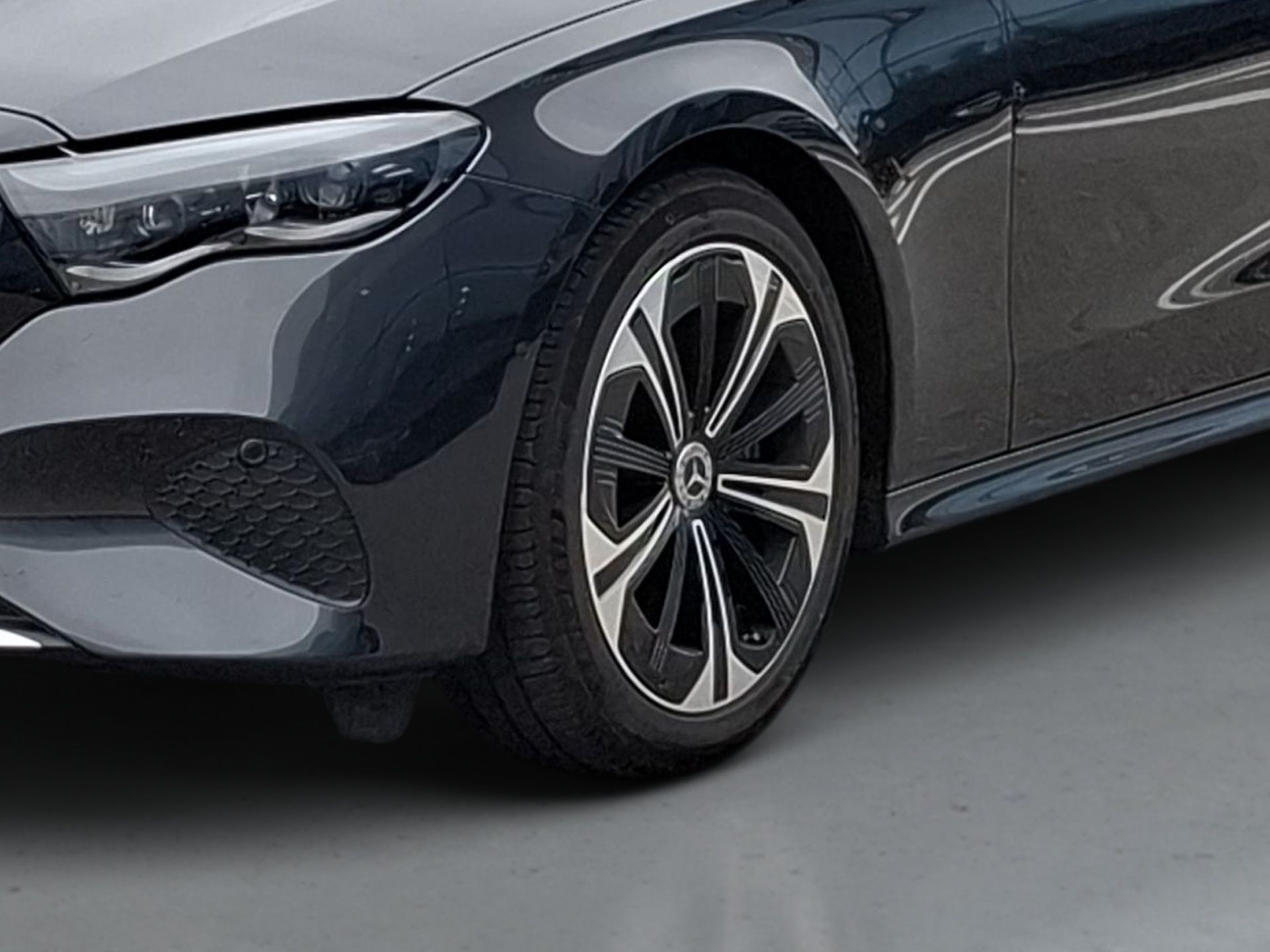 Mercedes-Benz Classe E 300 de Station com tecnologia híbrida EQ — photo 3