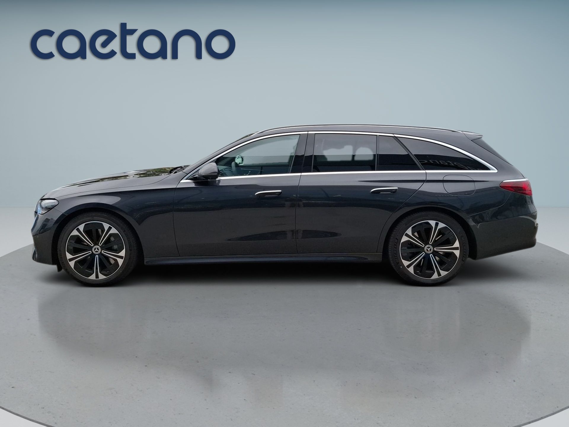 Mercedes-Benz Classe E 300 de Station com tecnologia híbrida EQ — photo 4