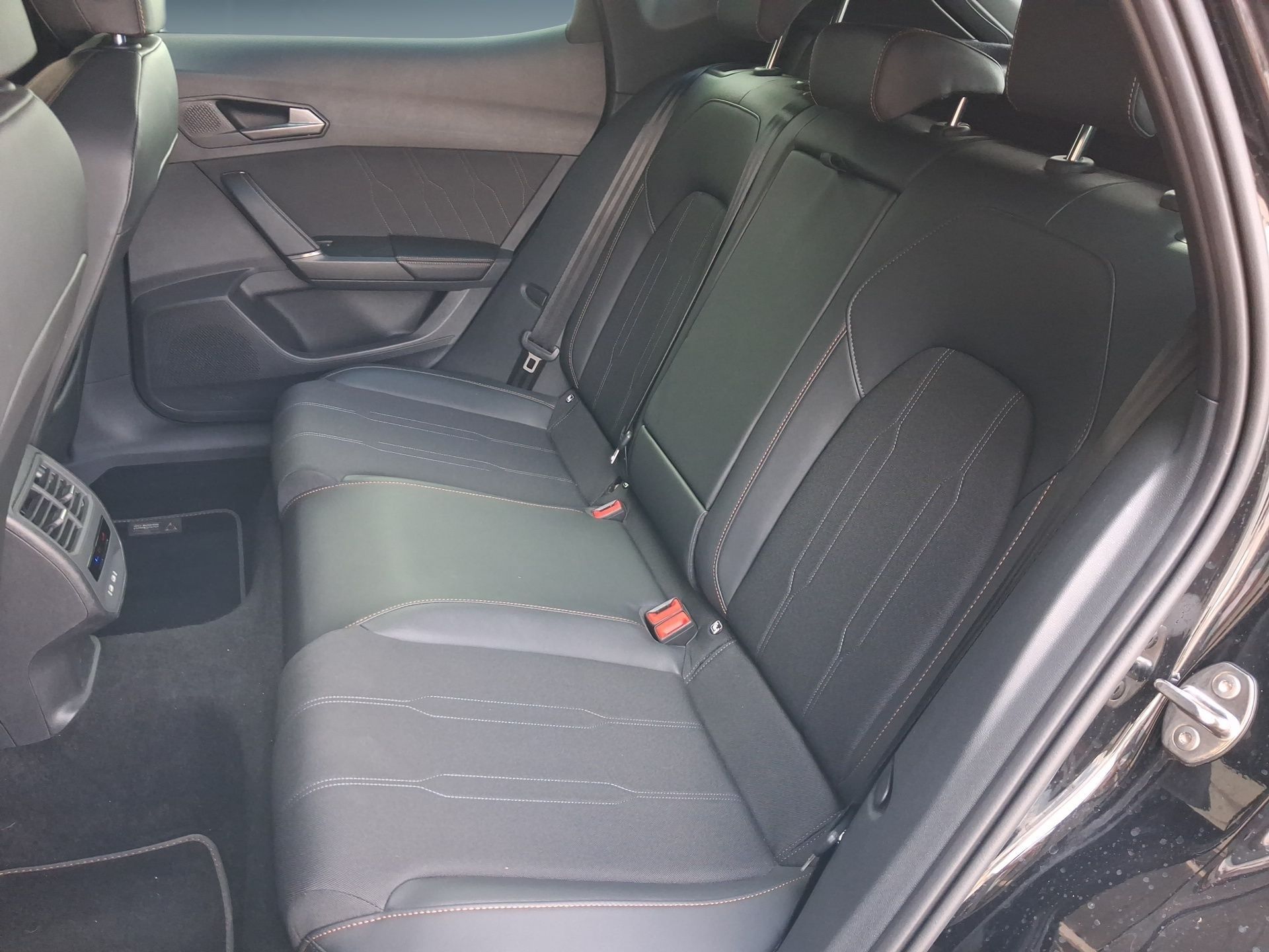 Cupra Formentor 2.0 TDI DSG — photo 2