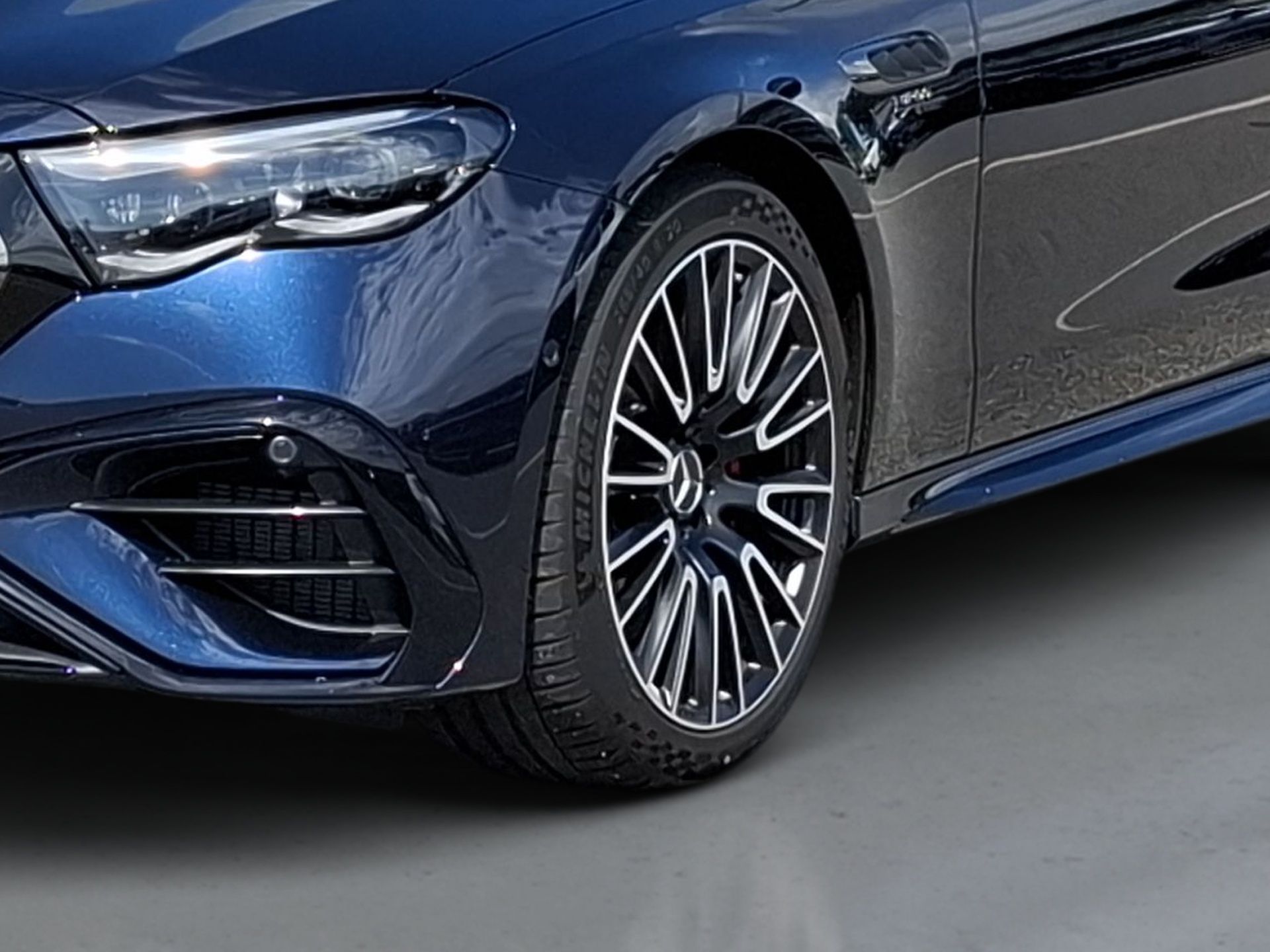 Mercedes-Benz Classe E Mercedes-AMG 53 HYBRID 4MATIC+ Limousine — photo 2