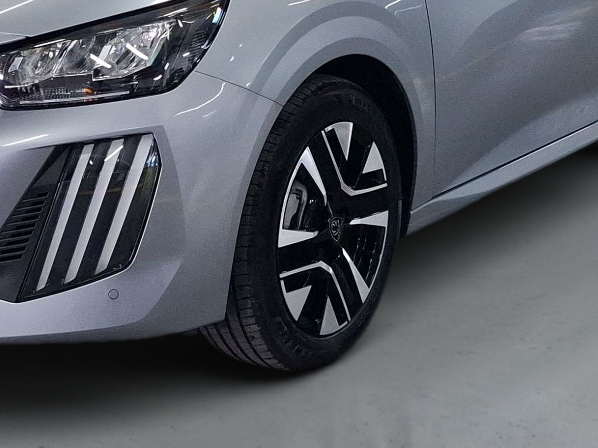Peugeot 208 Allure Hybrid 110 cv e-DCS6 — photo 3