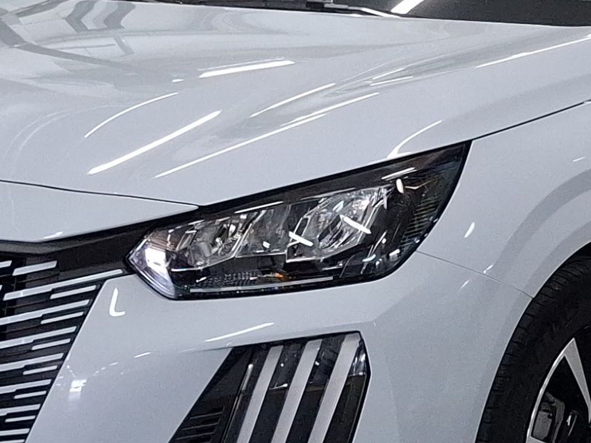 Peugeot 208 Allure Hybrid 110 cv e-DCS6 — photo 3