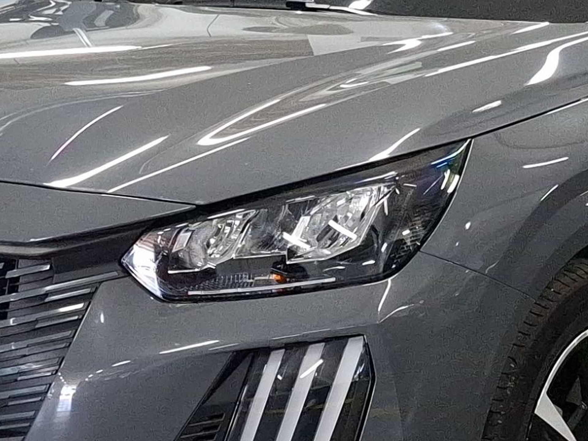 Peugeot 208 Allure Hybrid 110 cv e-DCS6 — photo 5