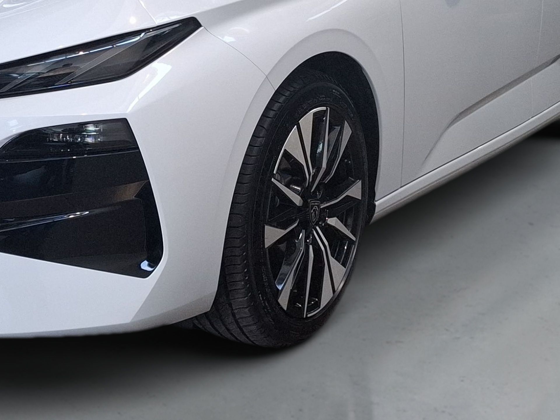 Peugeot 308 SW SW Allure 1.2 Hybrid 145cv e-DCS6 — photo 3