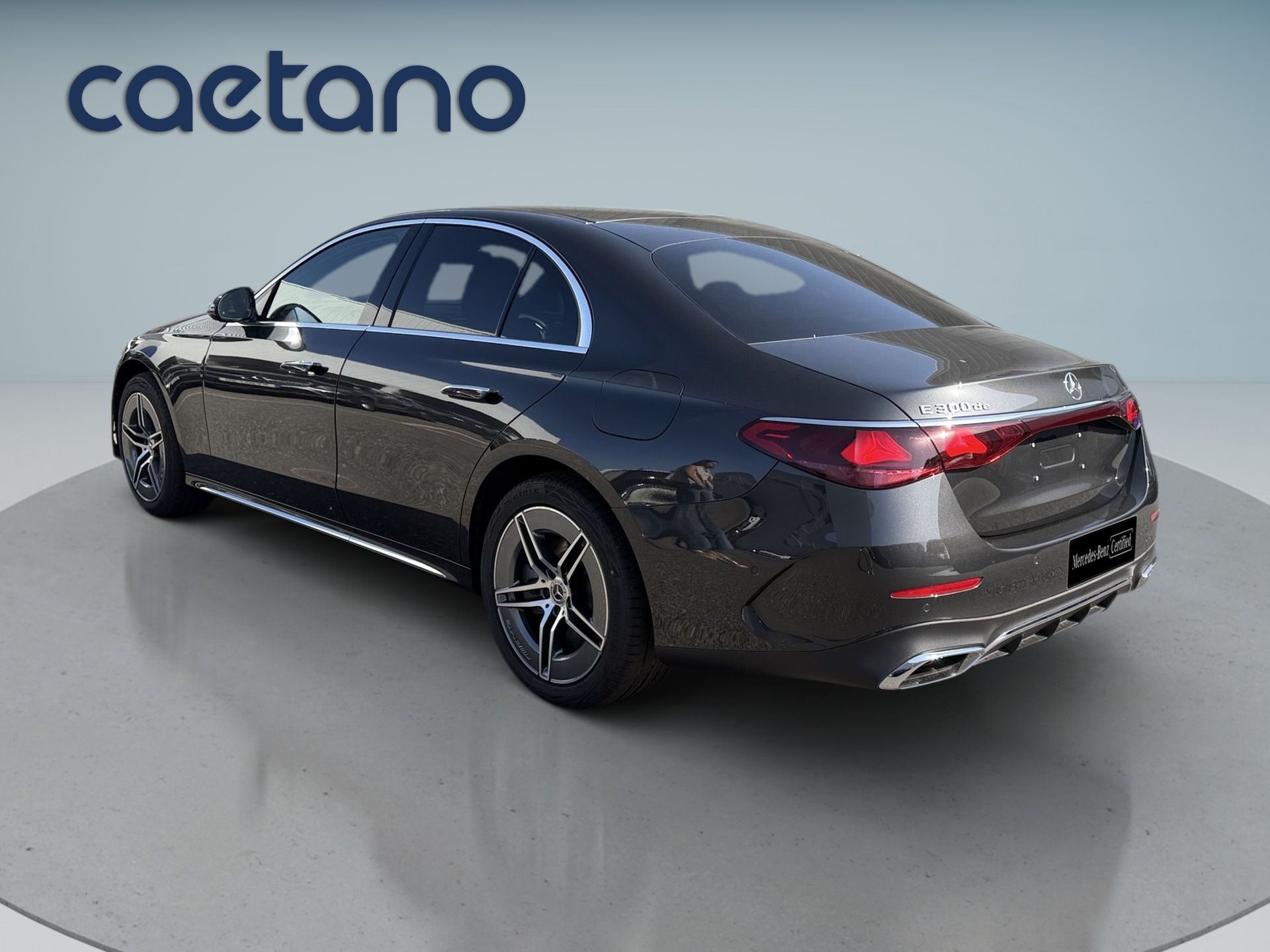 Mercedes-Benz Classe E 300 de Limousine com tecnologia híbrida EQ — photo 5