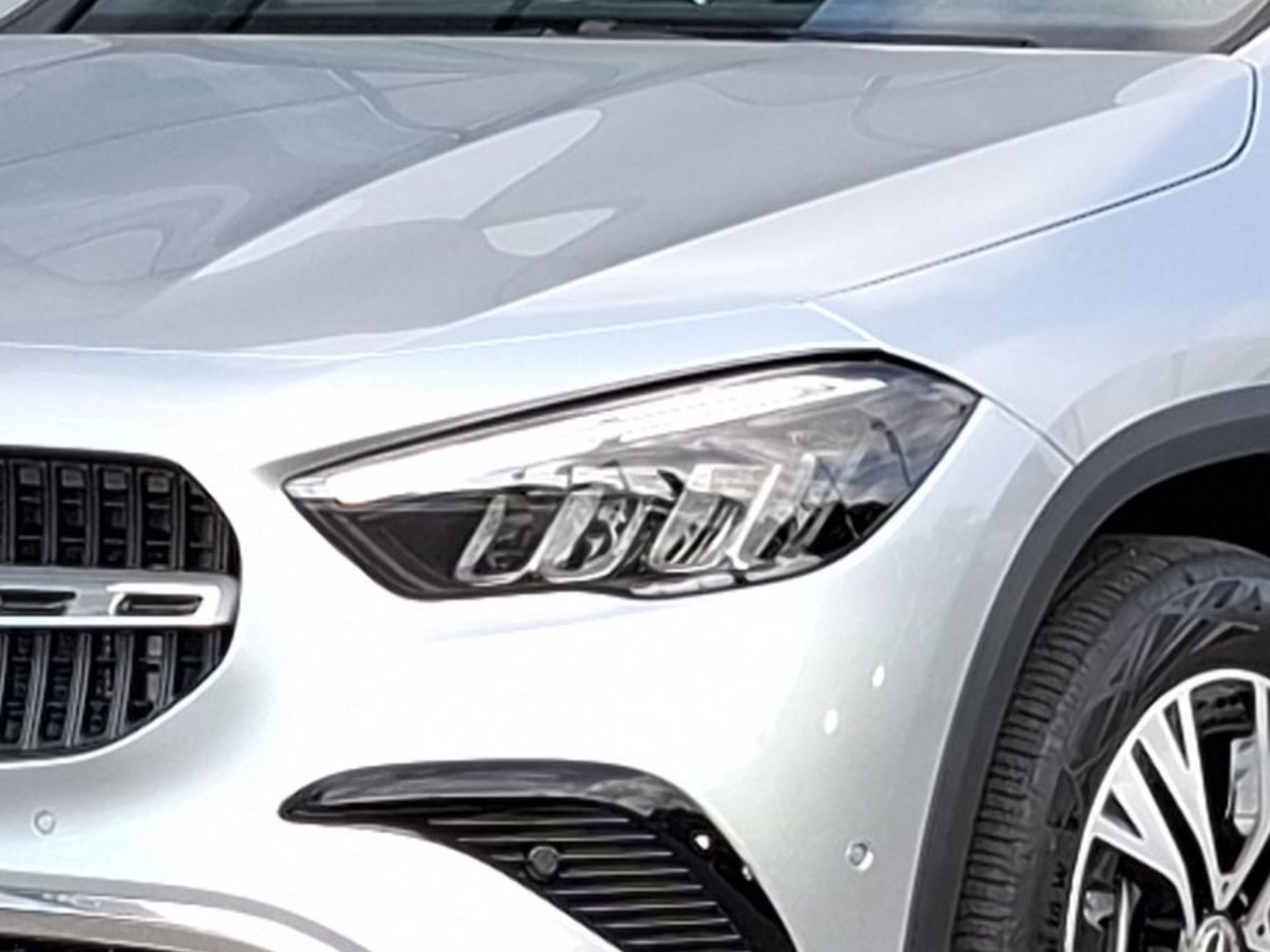Mercedes-Benz GLA 250 e híbrido plug-in — photo 2