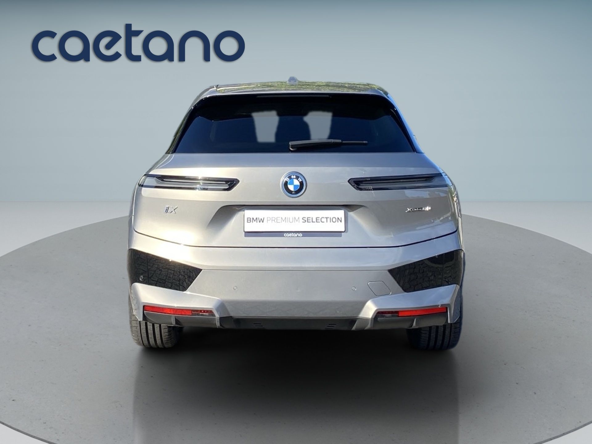 BMW iX xDrive40 — photo 2