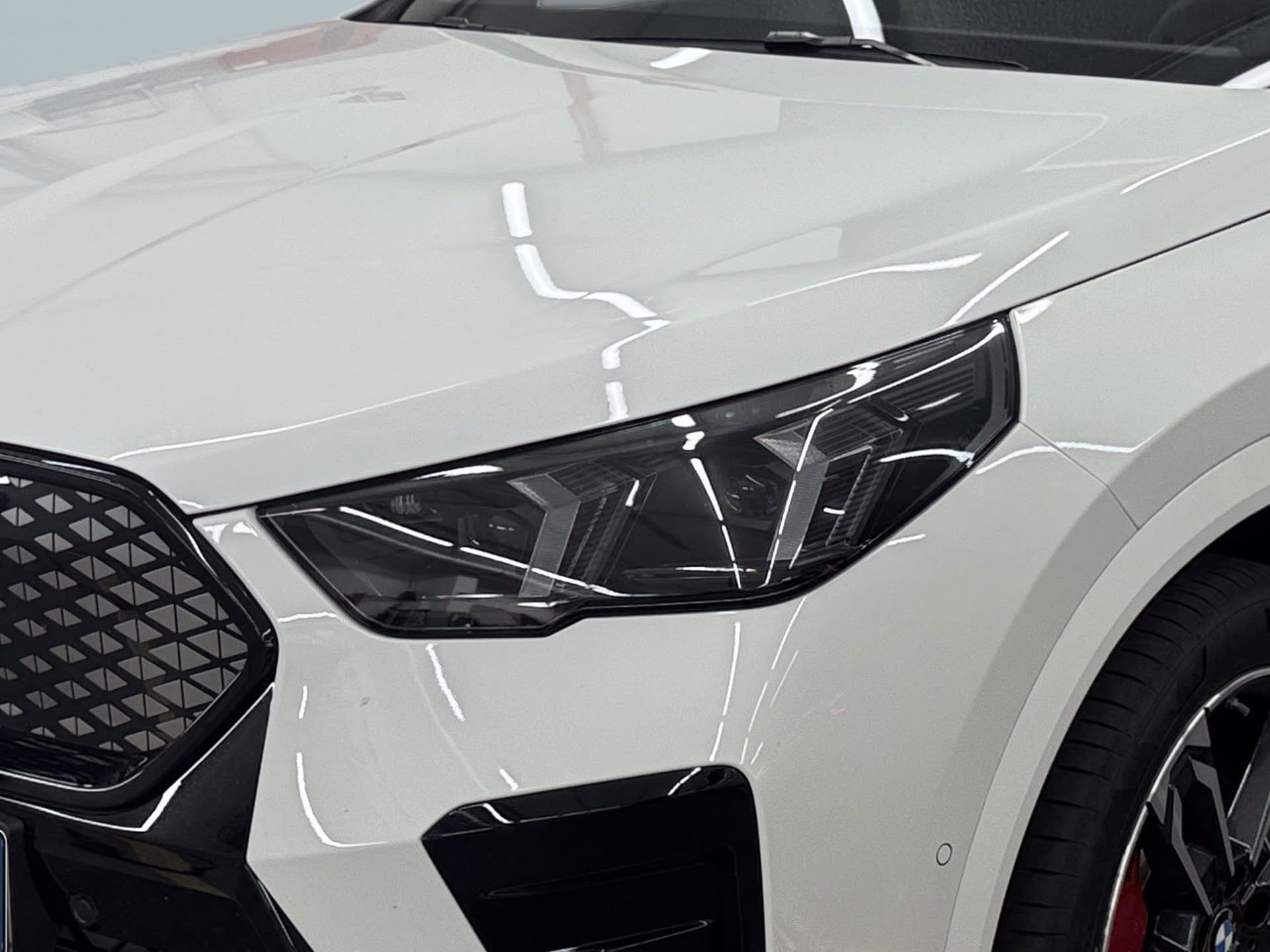 BMW iX2 eDrive20 — photo 3