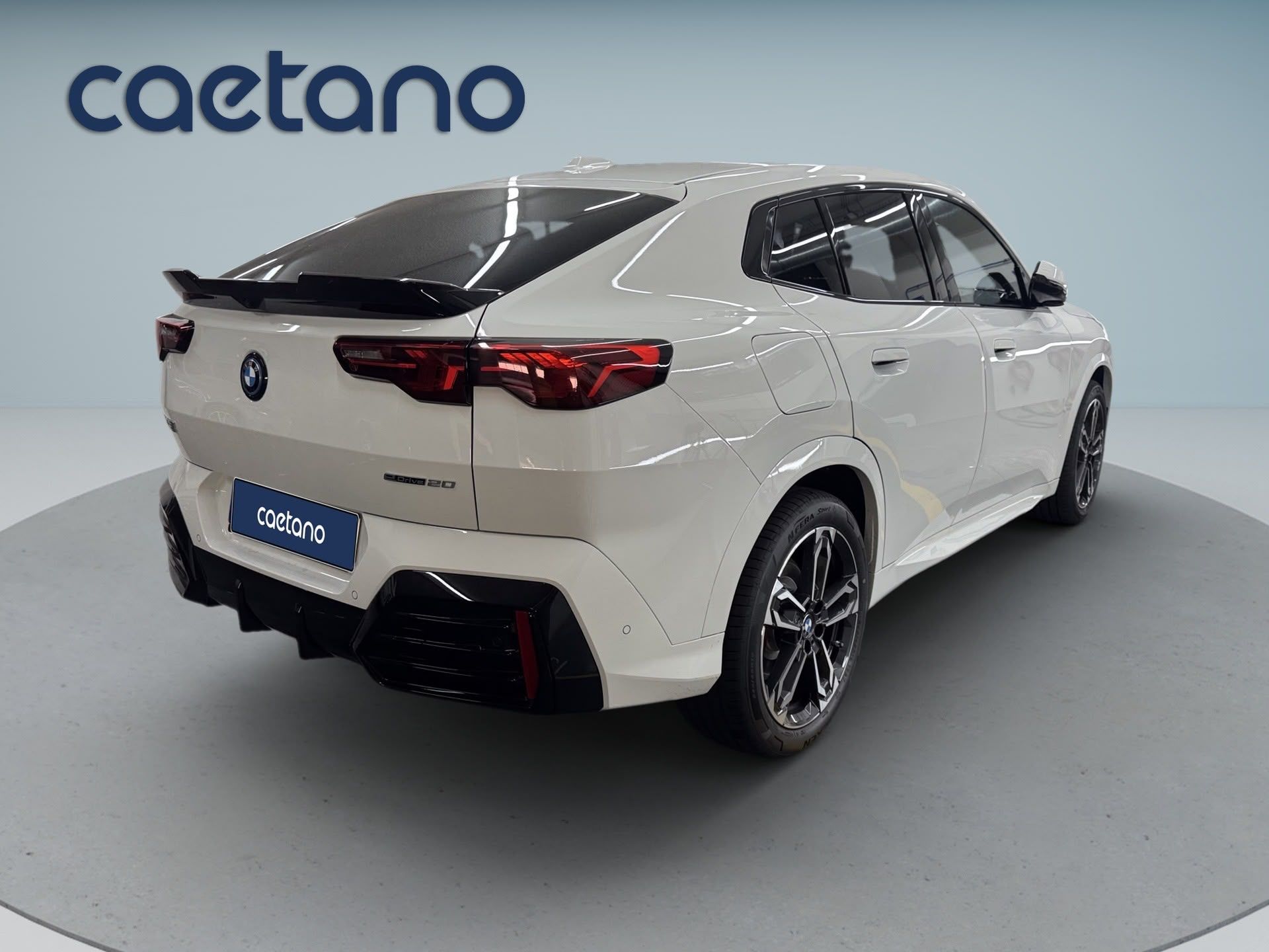 BMW iX2 eDrive20 — photo 4