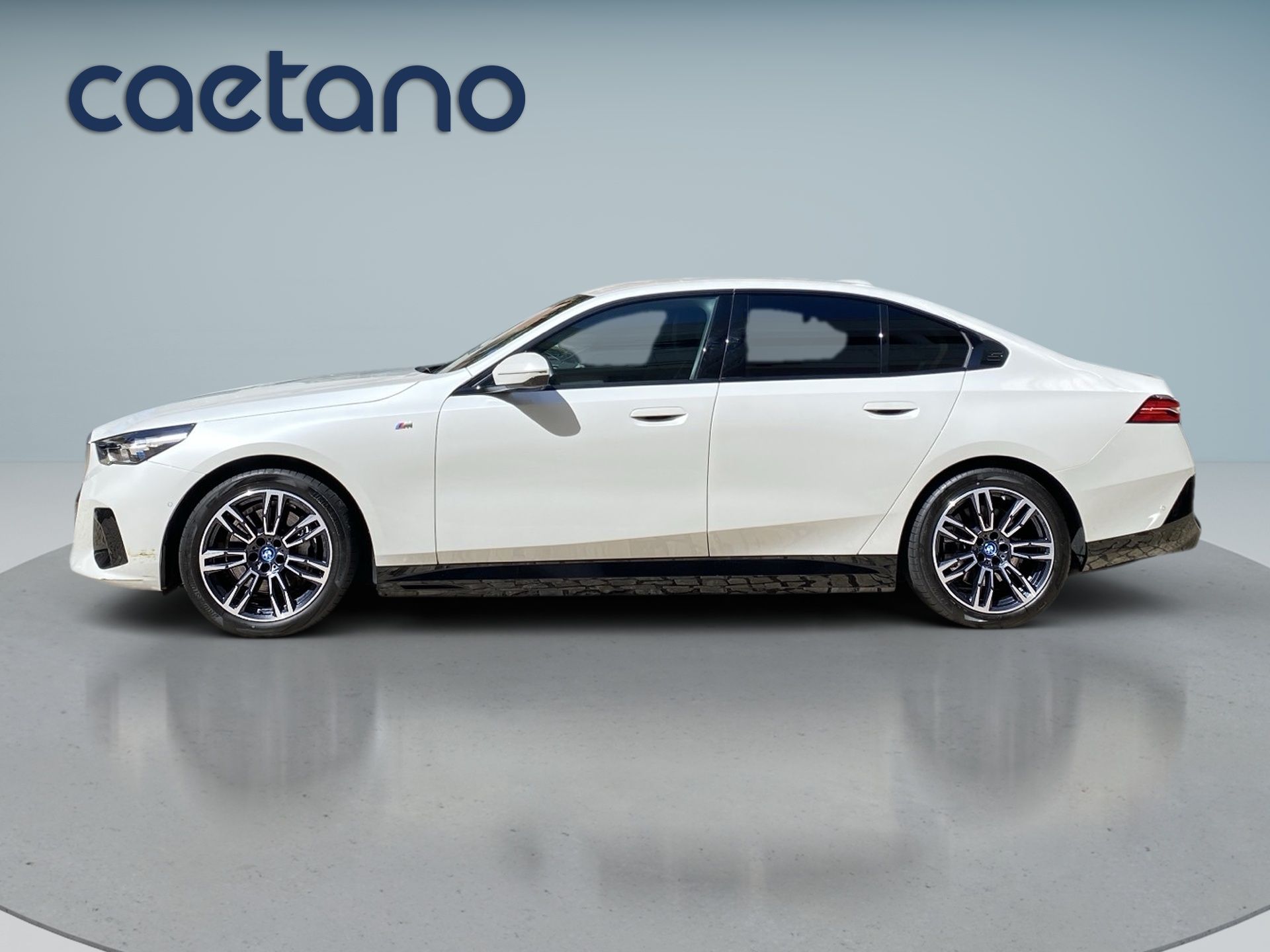 BMW i5 eDrive40 — photo 3