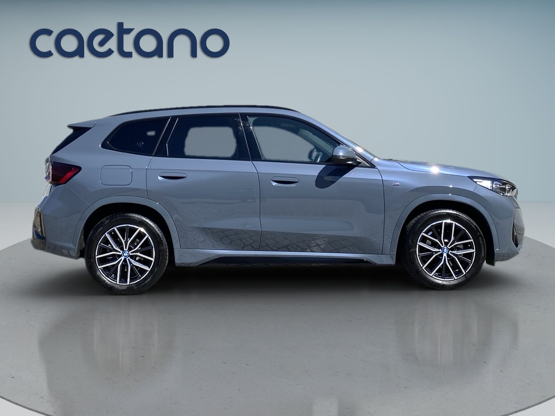 BMW iX1 eDrive20 — photo 5
